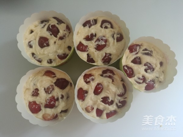 Meringue Cherry Cupcakes recipe