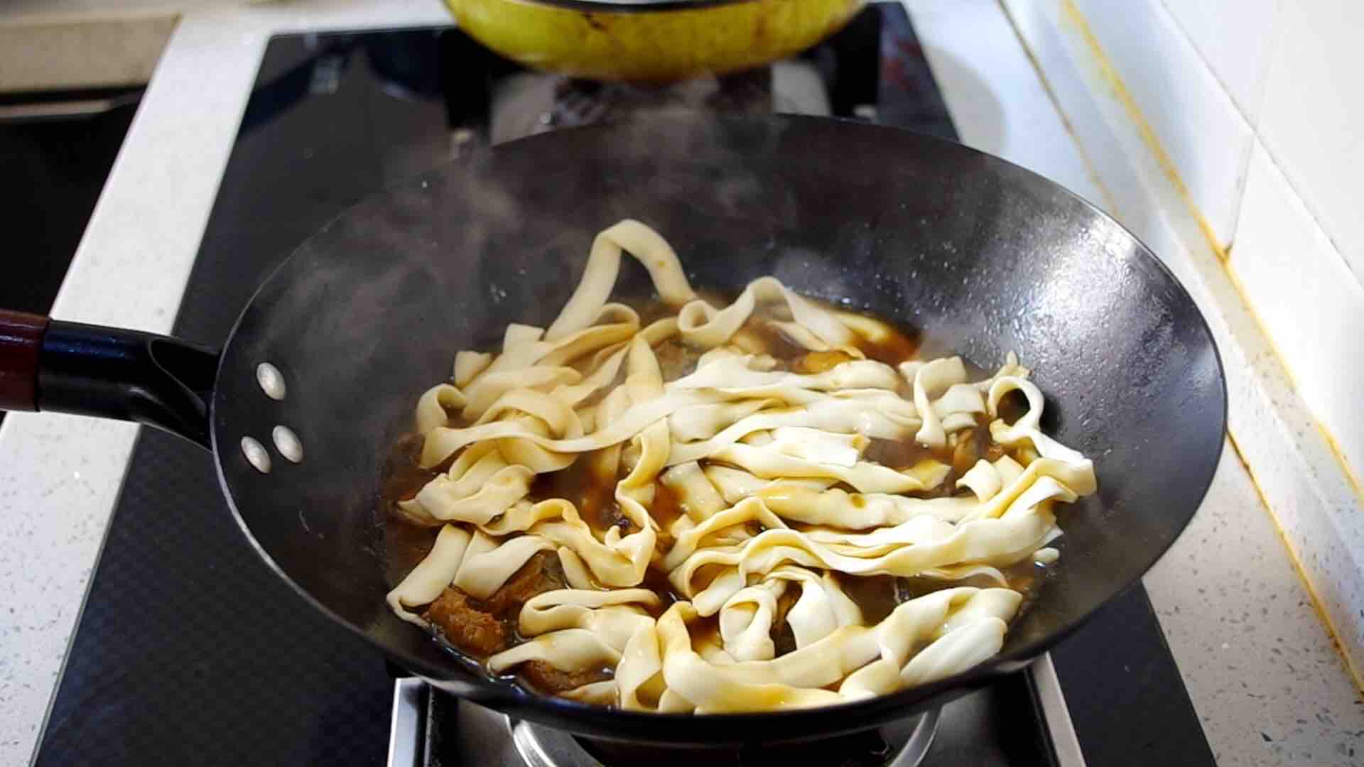 Food in One Pot: Braised Noodles with Small Mackerel Fish recipe