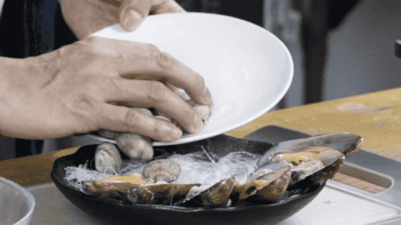 Luxurious White Wine Steamed Seafood recipe