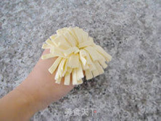 【red Bean Paste Chrysanthemum Crispy】--- Crispy Mouth Flavour recipe