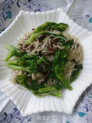 Fried Noodles with Cauliflower and Matsutake recipe