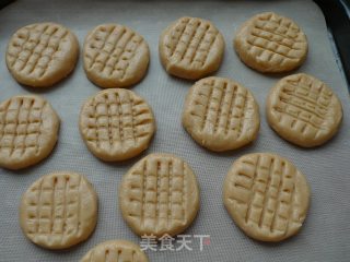 Crispy and Smooth-peanut Butter Fragrance Biscuits recipe