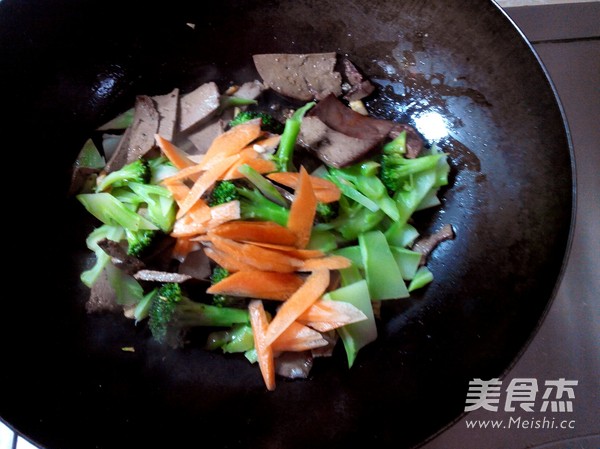 Stir-fried Pork Liver with Broccoli recipe