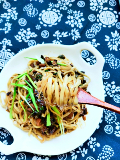 Noodles with Mushroom Fried Sauce recipe