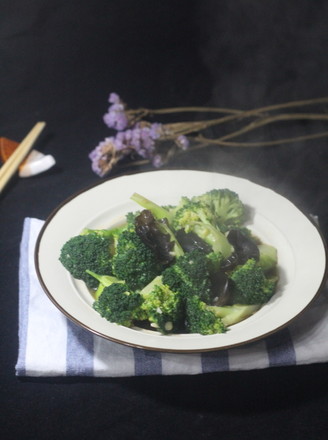 Stir Fried Fungus with Garlic Broccoli recipe