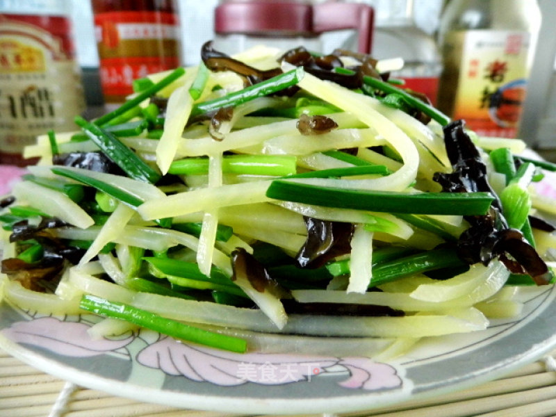 Potato Shreds Mixed with Leek and Moss recipe