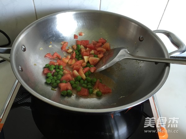 Noodles with Oyster Sauce and Tomato Sauce recipe