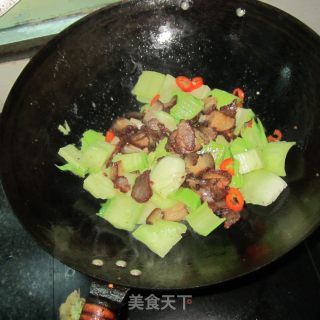 Stir-fried Bacon with Large Pieces of Cabbage recipe