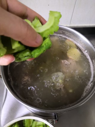 Mung Bean Bitter Gourd Stewed Spine recipe