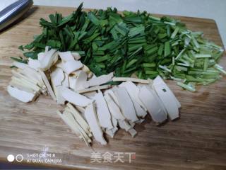 Stir-fried Bean Curd with Leek recipe