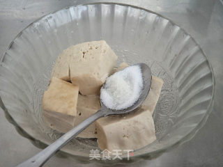Tofu Mixed with Celery Leaves recipe