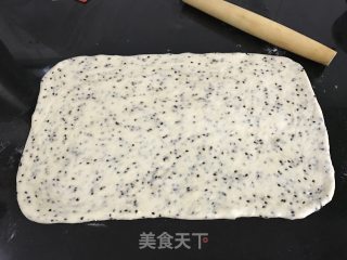 Black Sesame Sweet Potato Twisted Bread recipe