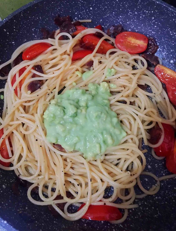 Pasta with Sausage, Avocado and Tomato recipe