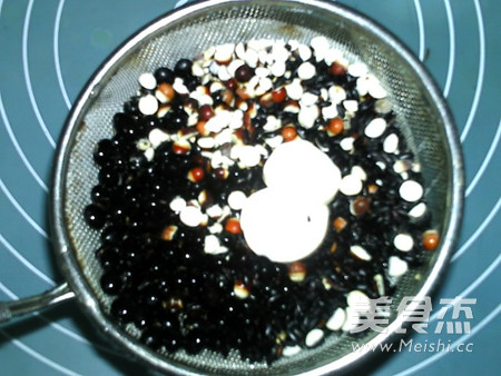 Black Soy Milk for Nourishing The Kidney and Nourishing Hair recipe