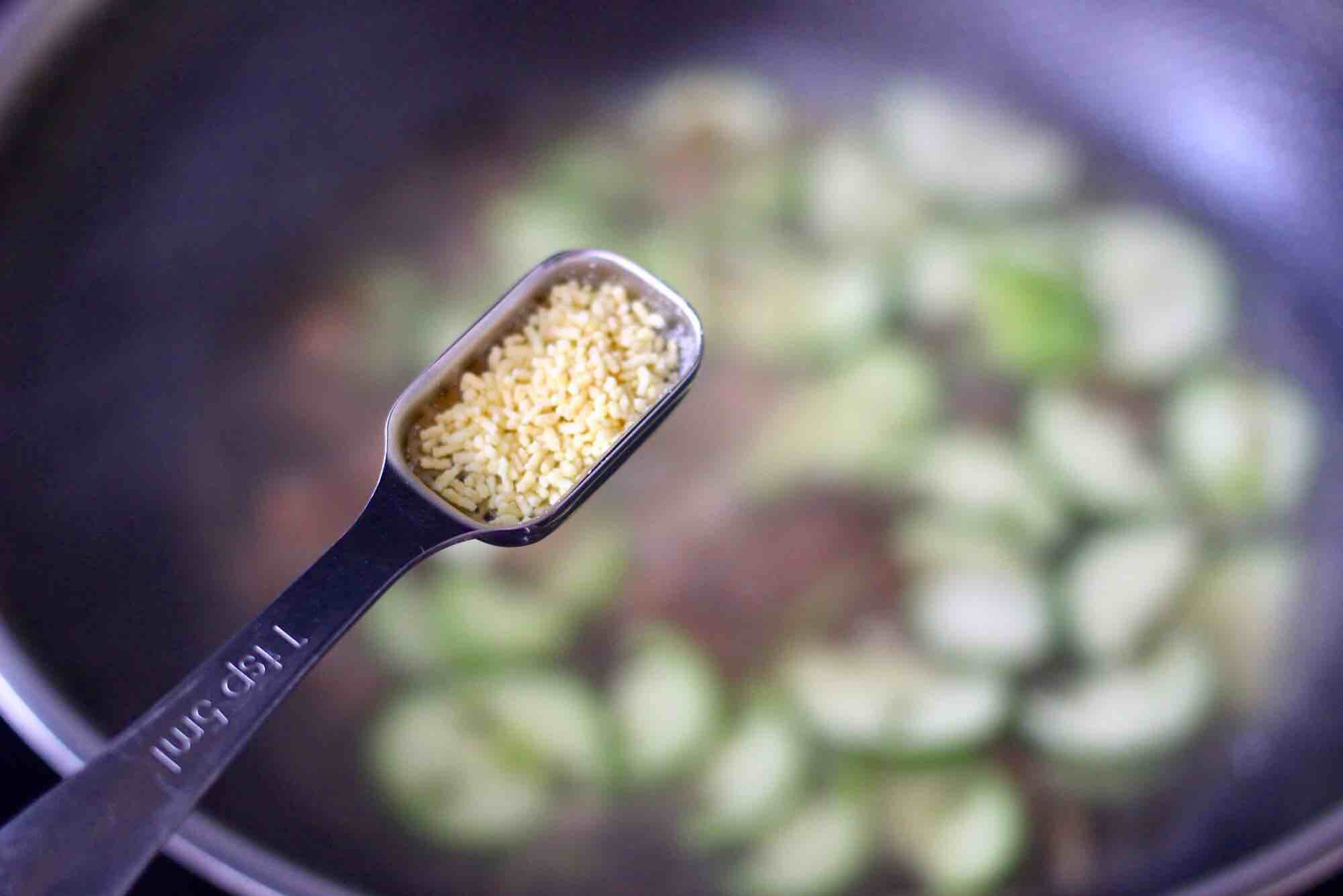 Marinated Noodles with Cucumber and Diced Pork recipe