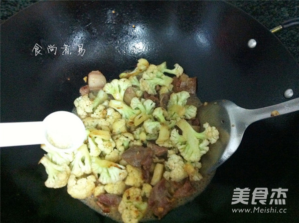 Stir-fried Pork with Dried Pepper and Cauliflower recipe