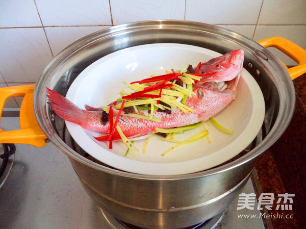 Steamed Red Snapper with Olive Horn recipe