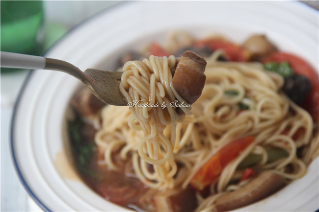 Braised Pork Noodles with Tomato recipe