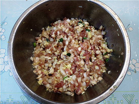 Fried Mushroom and Cabbage Pork Bun recipe