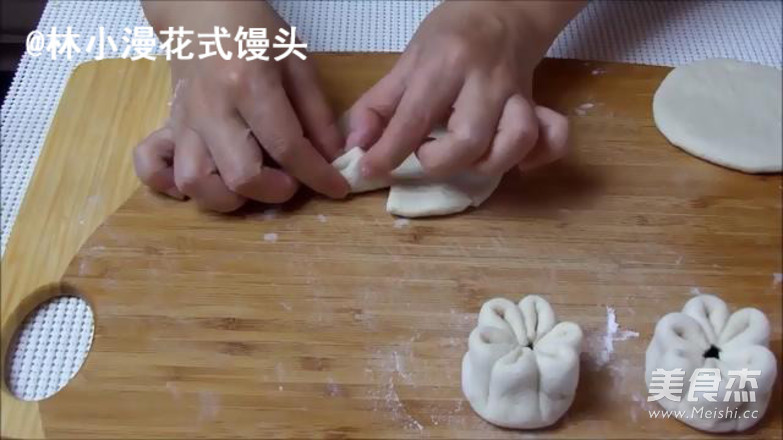 Simple Chocolate Flower Buns recipe