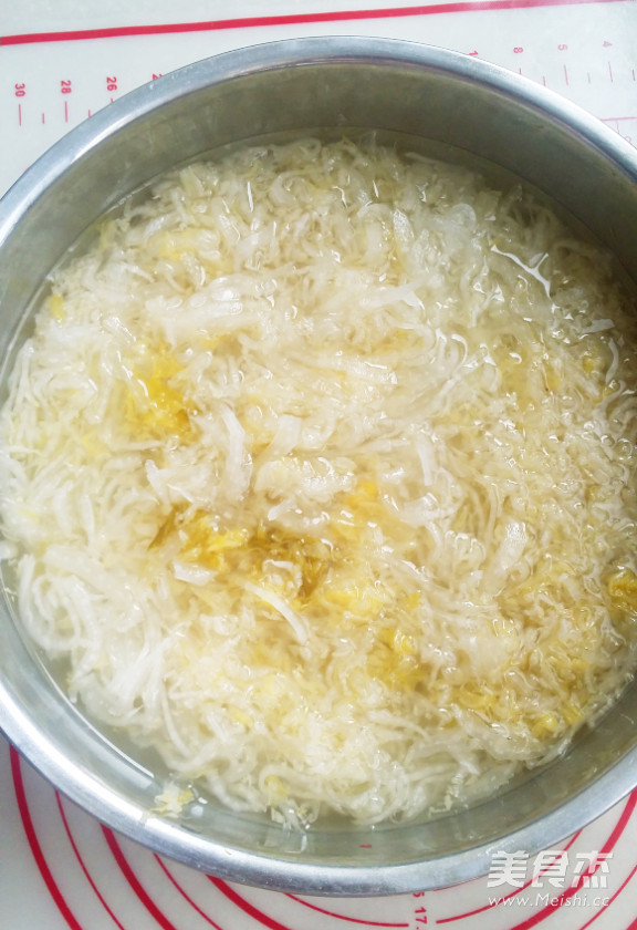 Stewed Sauerkraut with White Pork and Spine recipe