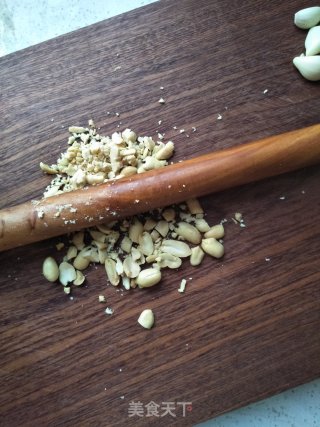 Peanuts Mixed with Bitter Chrysanthemum recipe