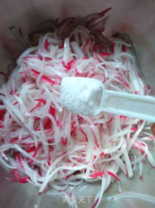 Carmine Shredded Radish in Cold Dressing recipe