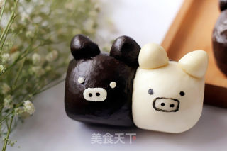 It Has A Simple and Fashionable Atmosphere [black and White Piglet Squeezes Steamed Buns] recipe