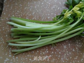 Celery Stir-fried Xiaobaizi recipe