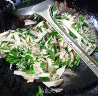 Stir-fried King Pleurotus with Leek and Shrimp Skin recipe