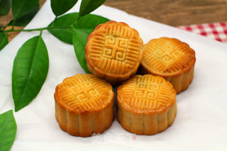 Wind Furnace Cantonese-style Bean Paste Moon Cakes recipe