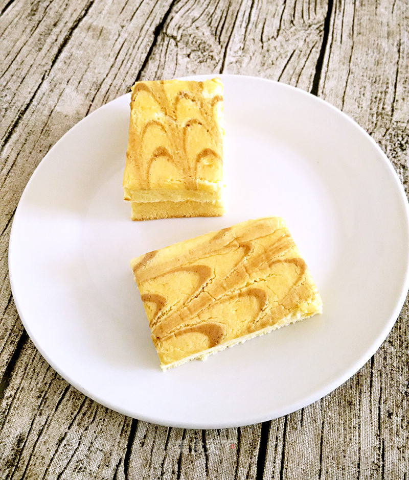 Feather Pattern Cake recipe