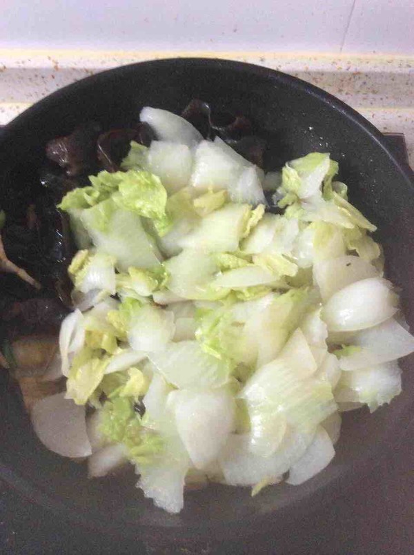 Stir Fried Fungus with Cabbage Slices recipe