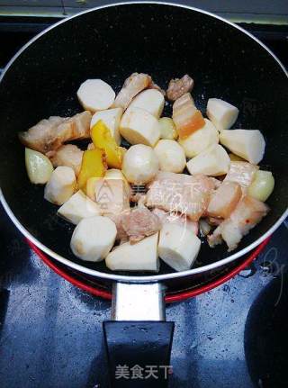 Braised Pork Belly with Small Taro recipe
