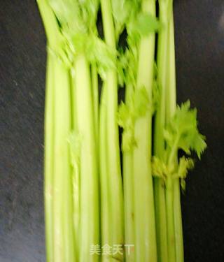 Stir-fried Celery with Spicy Pork Slices! recipe