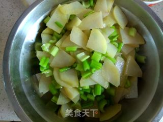 Stir-fried Pork with Celery and Potatoes recipe