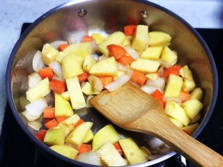 Potato and Carrot Cream Soup——the New Year Adds Magical Red, and The Thick Soup Has A Stronger Taste recipe