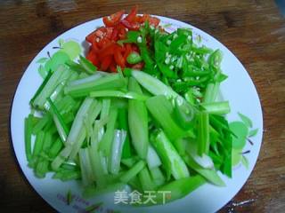 Celery Fried and Braised Beans recipe