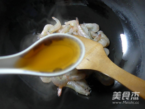 Stir-fried Spinach with Jiangbai Shrimp recipe