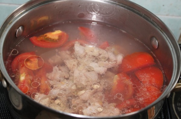 Tomato Pork Seaweed Soup recipe