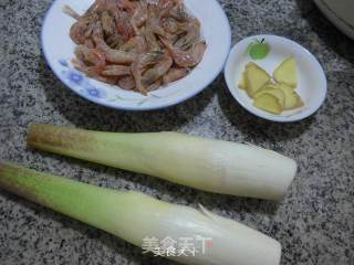 Stir-fried Shrimp with Zizania Root recipe