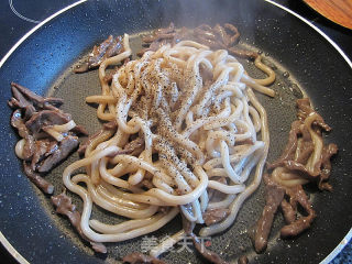 Stir-fried Udon with Beef and Cilantro recipe