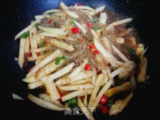 Stir-fried Noodles with Rice White recipe