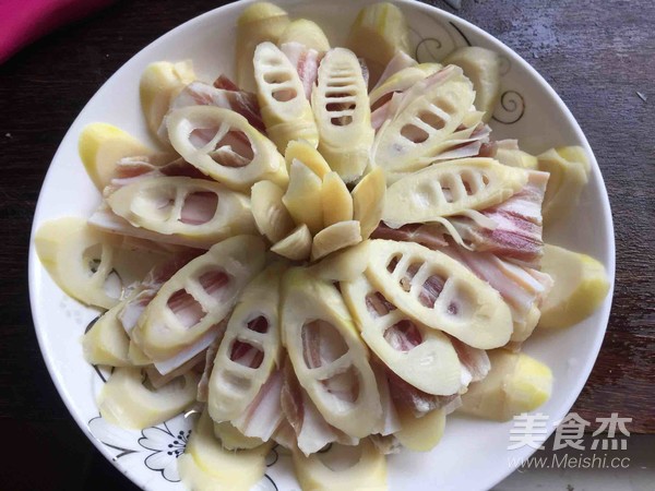 Steamed Bacon with Spring Bamboo Shoots recipe