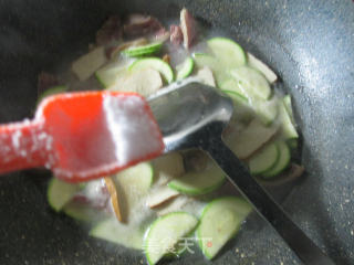 Boiled Cured Duck Leg with Dried Zucchini recipe