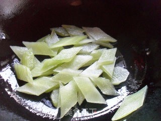 A Healthy Vegetarian Dish from Qijiu Xingxing Home-stir-fried Lettuce with Fungus recipe