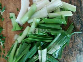 Stir-fried Tofu with Garlic Sprouts recipe
