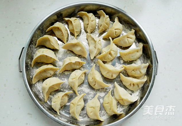 Dumplings Stuffed with Simmered Meat and Radish recipe