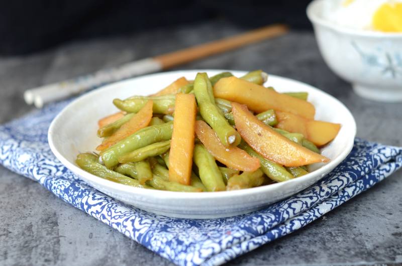 Stewed Potatoes with Beans recipe