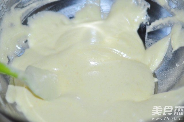 Sponge Cake Muffins with Sour Cream recipe